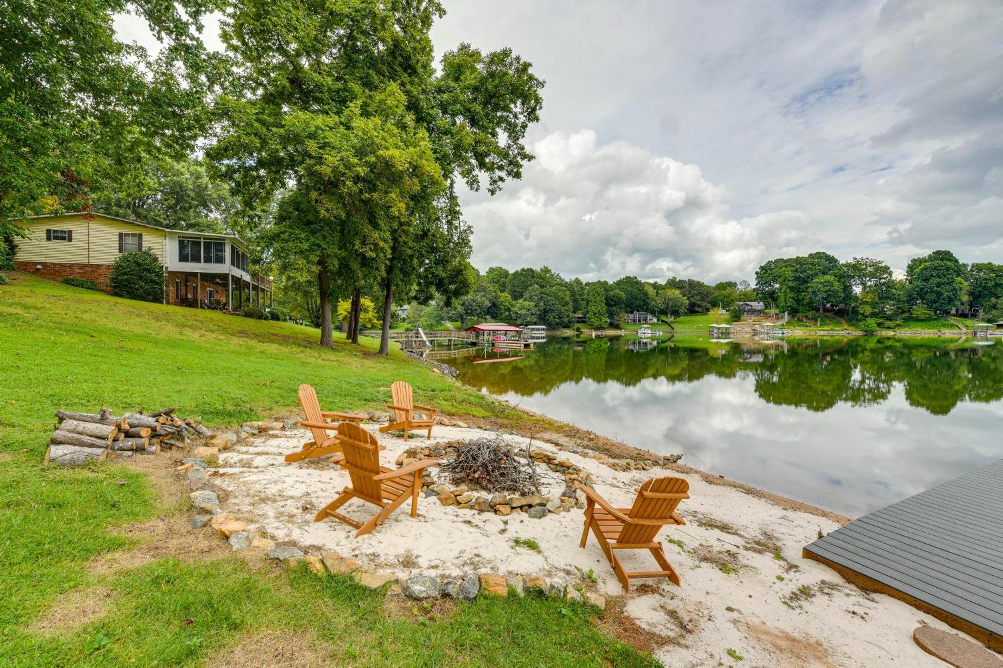 Lakefront Sherrills Ford Haven With Boat Dock! Denver 외부 사진